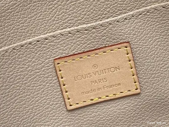 First bag ru Cosmétique PM Louis Vuitton Pochette 0630
